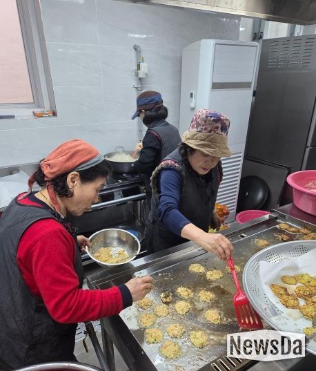 율면 이웃사랑봉사대, 설맞이 사랑의 반찬봉사 실시