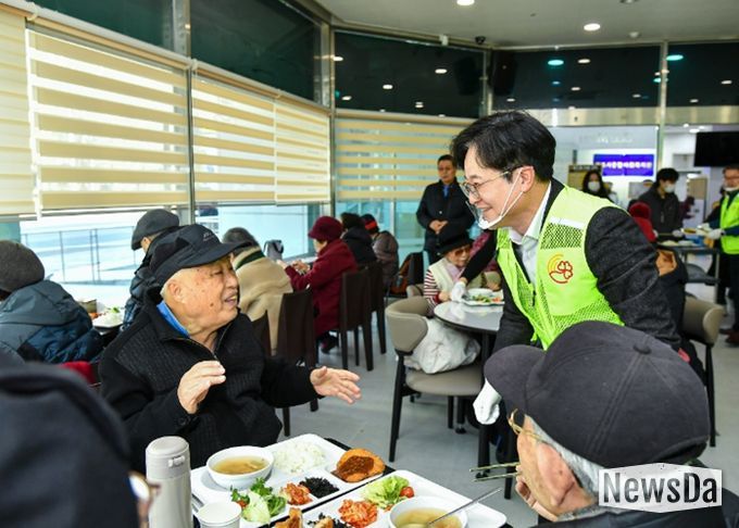 김병수 김포시장, 어르신 점심 직접 챙기며 ‘현장행정’ 시동