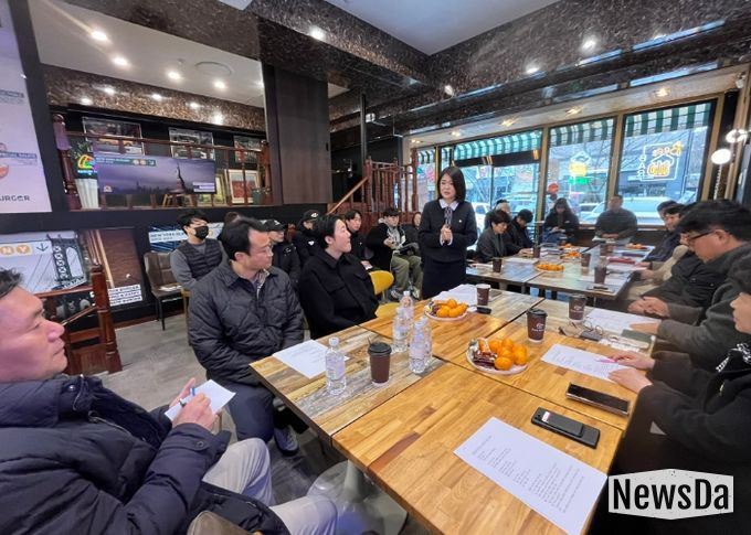 김민숙 의원, 신원동 골목형상점가 신설 기념 주민 간담회 개최