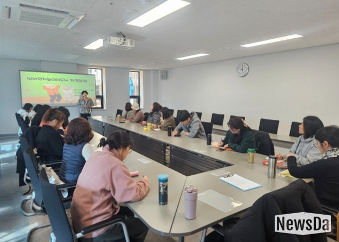 거제시립장승포도서관 '실버인지놀이지도사'과정 성황리 종료