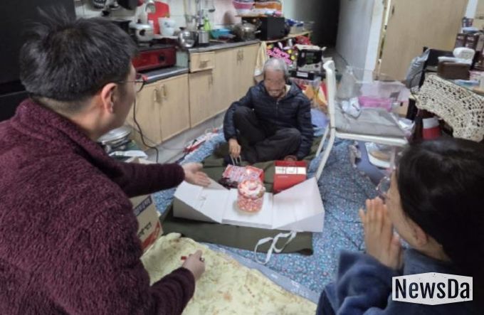 수원시 팔달구 지동,‘찾아가는 어르신 생신잔치’로 어르신께 온기 전달