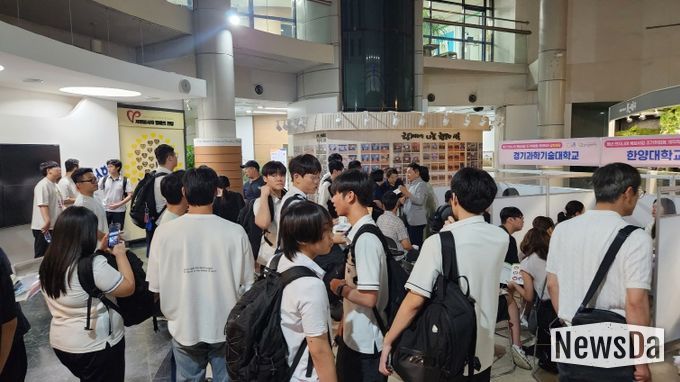 2025년 청년 엔지니어 육성을 위한 ‘조기취업형 계약학과 공동 입학 설명회’에 학생들이 참여하고 있다. (25.8.22.)