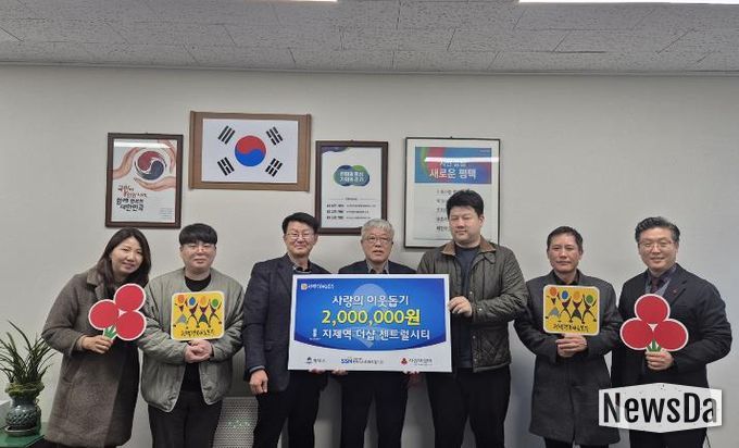 왼쪽부터 지제역더샵센트럴시티 경리팀장 김은영, 관리팀장 박훈민, 평택시 복지국장 김대환, 지제역더샵센트럴시티 통장 윤영조, 입주자대표회의 회장 박진한, 관리소장 최성구, 평택행복나눔본부 나눔국장 황성식