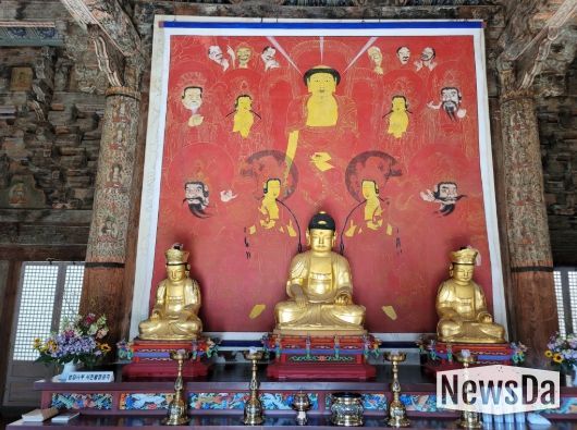 양산 신흥사 석조석가여래삼존좌상