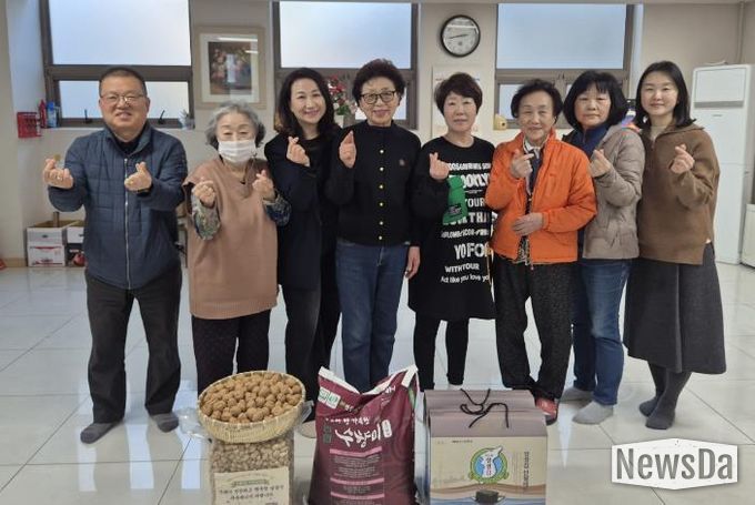수원시 장안구 조원2동 주민자치회, 정월대보름 맞이 '사랑의 간식 나눔'
