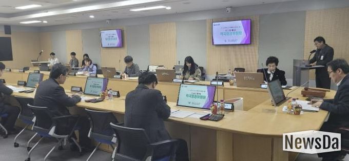 용인특례시는 '2026년 제1회 적극행정위원회'를 개최해 적극행정 우수사례를 선정했다