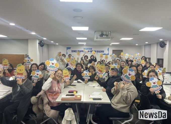 시흥시, ‘장애인 평생학습 전문 강사·활동가 양성과정’ 수료생 45명 배출