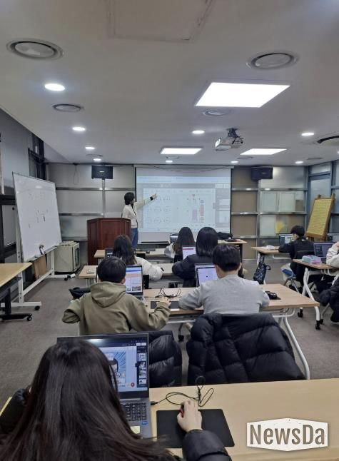 구리시청소년재단 청소년수련관 'AI로 그리는 웹툰' 프로그램 성료