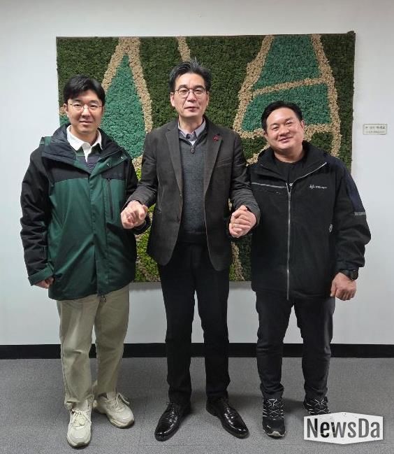 광명도시공사 한정광 경영관리본부장(가운데), 전국노동평등노동조합 광명도시공사지부 한상길 지부장(우측), 광명도시공사 김우진 사무국장(좌측).