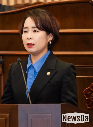 남양주시의회 318회 임시회 1차 본회의에서 정현미 의원이 시정질문을 하고 있다.