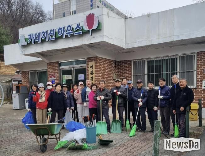 수원시 장안구 이목동, 주민 참여 '봄맞이 마을 대청소' 실시