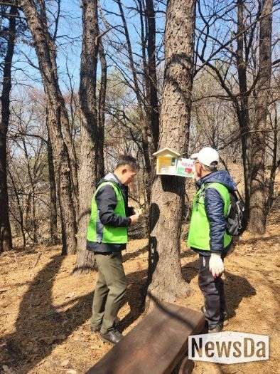 남양주시 다산2동 자원봉사단, 황금산 안전점검·환경정화 활동 전개