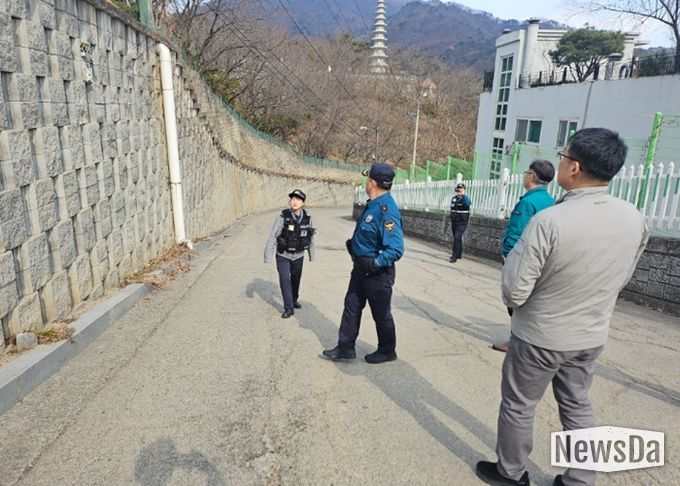 남양주시 호평동, 호평파출소와 해빙기 대비 급경사지 합동 안전점검 실시