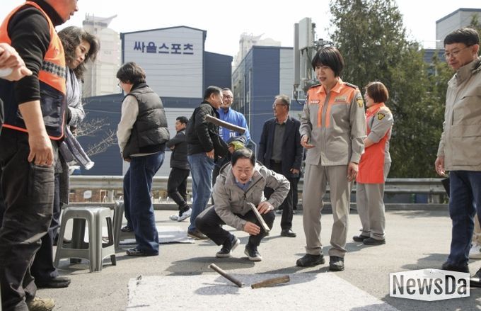 척사대회에 참여 중인 주광덕 시장