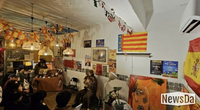 스페인삼촌에서 열리는 기타 공연