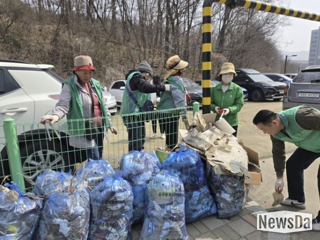 시흥시 목감동, 봄맞이 관계단체 합동 환경정화 '구슬땀'