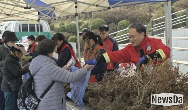 포천시, 식목일 맞아 ‘내 나무 갖기 캠페인’ 개최