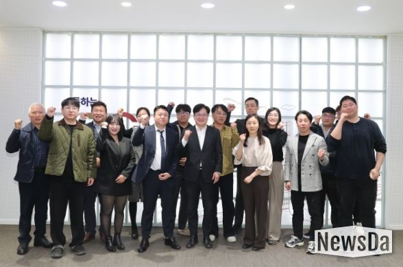 김포시(시장 김병수)가 25일 김포시청 중회의실에서 풍무역세권 등 관내 공동주택 입주예정자협의회와 간담회를 개최했다.