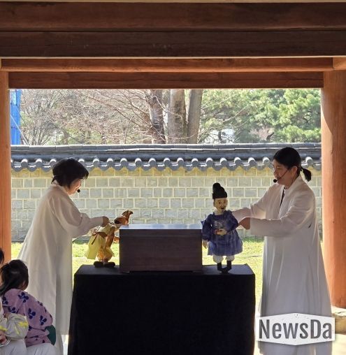 ‘한지 인형극’으로 깨어난 전주사고(史庫)의 기록