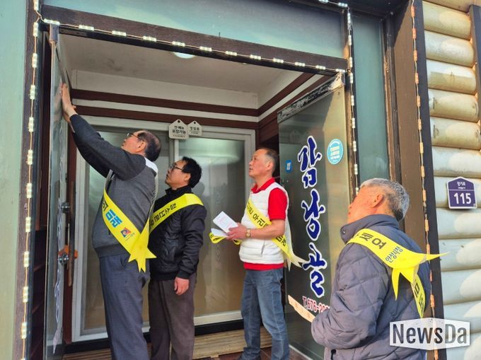 안성시 안성1동 청소년지도위원, '청소년 유해환경 OUT' 캠페인 실시