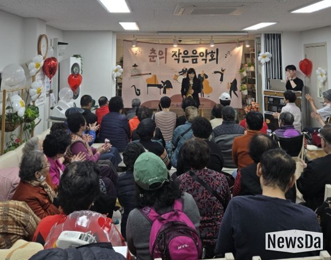 춘의종합사회복지관, 지역주민과 함께하는 “춘의작은음악회” 개최