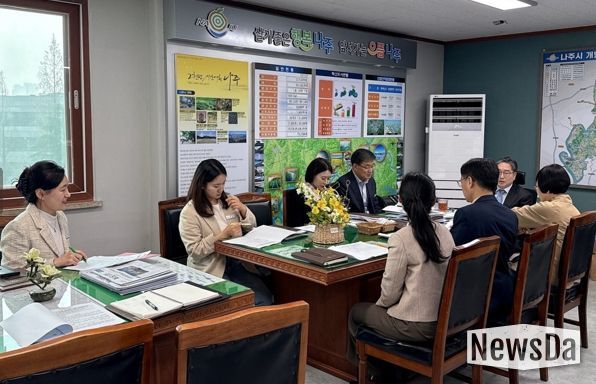 나주시가 지난 26일 강상구 권한대행 주재로 ‘지역밀착형 중앙부처 규제개선 과제 발굴 보고회’를 개최했다.