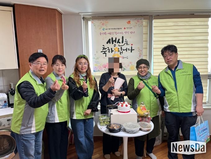 의정부시 송산1동 지사협, 웃음꽃 활짝! 어르신 찾아가는 생신 잔치 호응