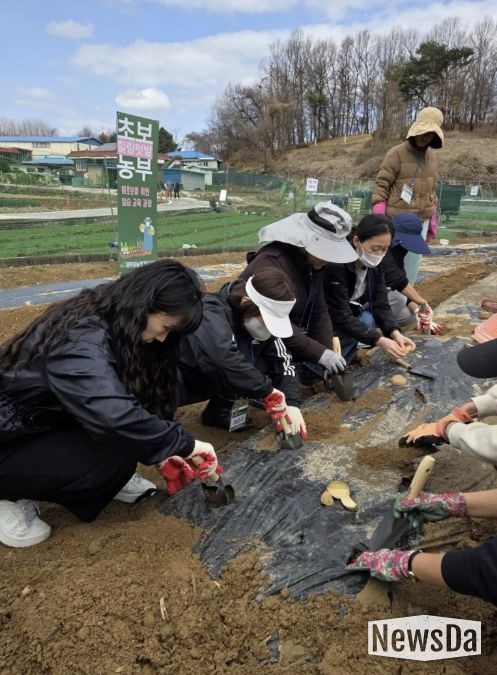 양주시, 도심 속 '텃밭 교육' 문 열었다…초보농부 16명 첫 삽