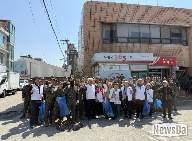 포천시 제1기갑여단·영북면 주민자치회, ‘국토대청결의 날’ 맞아 정화 활동 실시