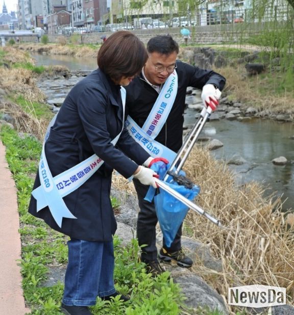수원시 팔달구 매교동, '우리동네 새빛 새단장' 수원천 대청소 실시
