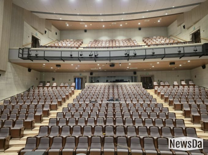 새 옷 입은 연천수레울아트홀, 김완선·선예 콘서트로 화려한 재개관 예고