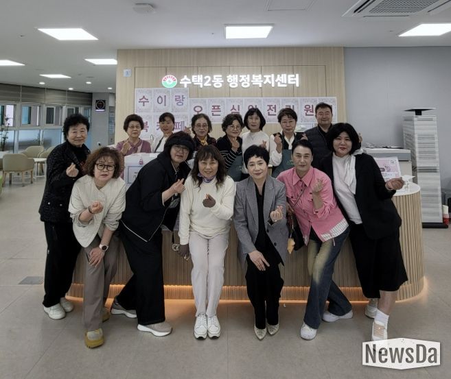 수택2동 북카페 ‘수이랑’ 개소식을 진행하고 있다.