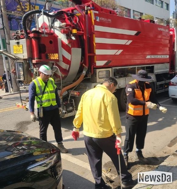 안성시, 침수 취약 지역 빗물받이 집중 정비… 여름철 수해 예방 ‘총력’