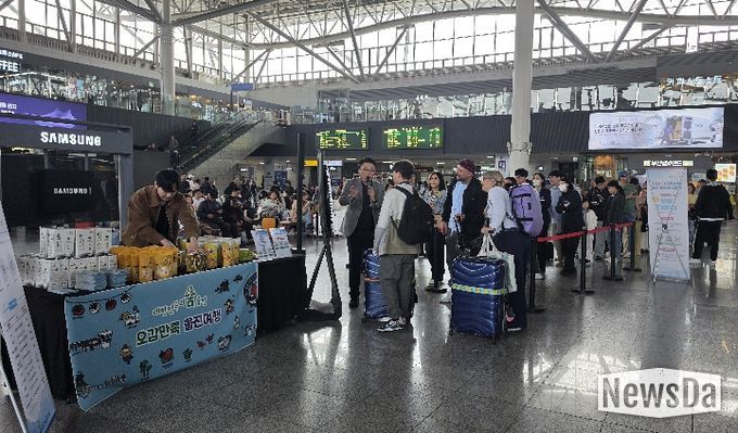 동해선 KTX 개통 100일 맞아 부산역 관광 홍보