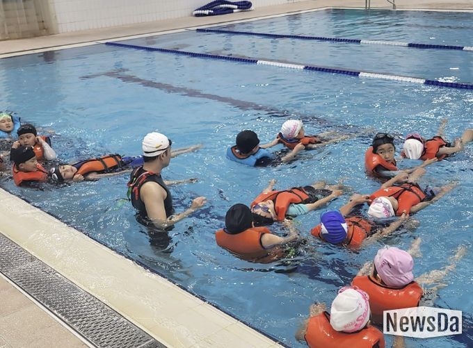 성남시청소년청년재단 판교유스센터, 초등 생존수영 교육 운영
