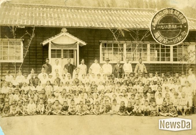 배달유치원 1주년 기념 사진(1928년 5월 1일)