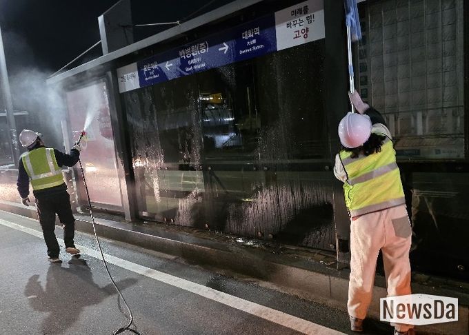 고양시 일산서구, 꽃박람회 대비 간선급행버스체계(BRT) 승강장 물세척 실시